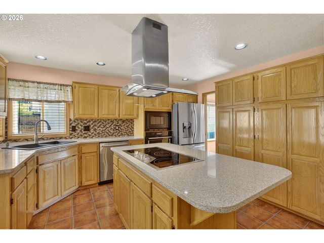 12405 COMINGER Dr, Oregon City, OR 97045