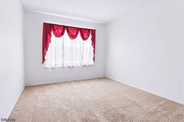 90 Edward Dr, Franklin Twp., NJ 08823