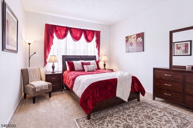 90 Edward Dr, Franklin Twp., NJ 08823