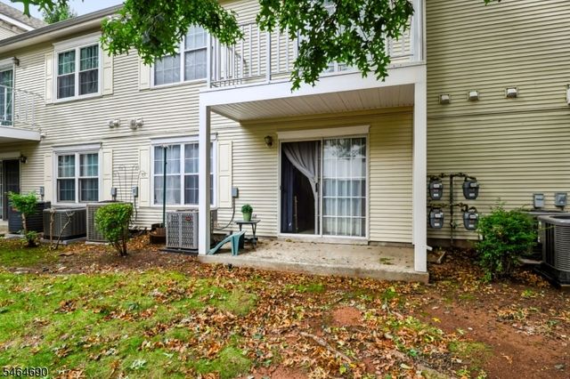 90 Edward Dr, Franklin Twp., NJ 08823