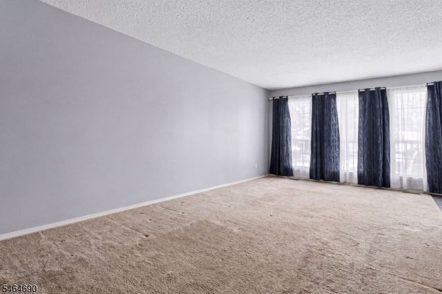 90 Edward Dr, Franklin Twp., NJ 08823