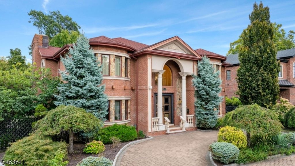1088 Dearborn Rd, Fort Lee Boro, NJ 07024 — photo 2