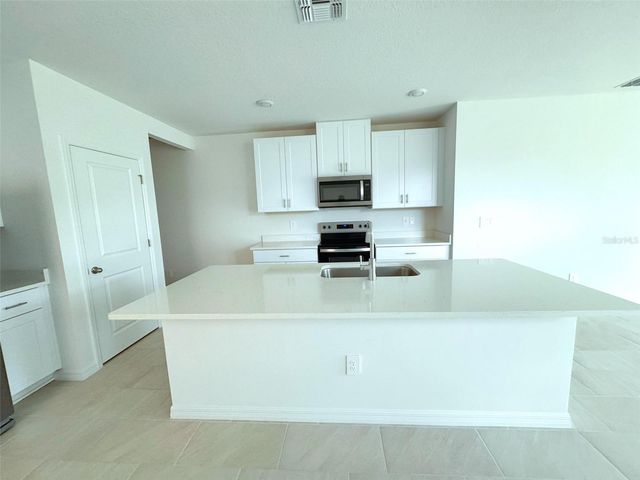 1461 BREKEY WAY, Zephyrhills, FL 33541