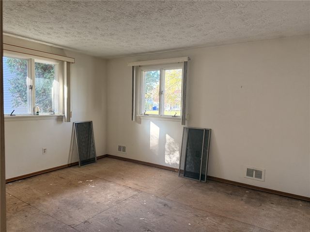 221 Rockway Drive, Greece, NY 14612