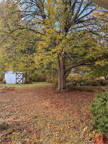 221 Rockway Drive, Greece, NY 14612