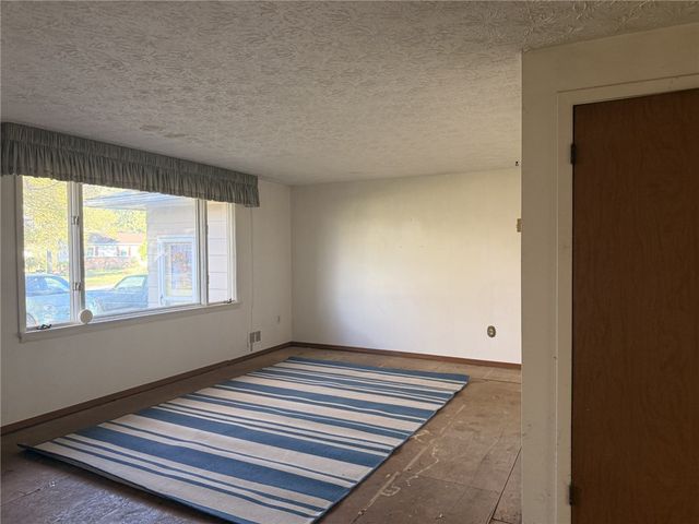 221 Rockway Drive, Greece, NY 14612