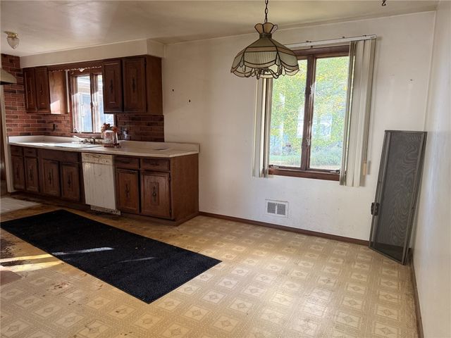 221 Rockway Drive, Greece, NY 14612