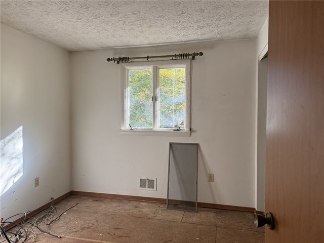 221 Rockway Drive, Greece, NY 14612