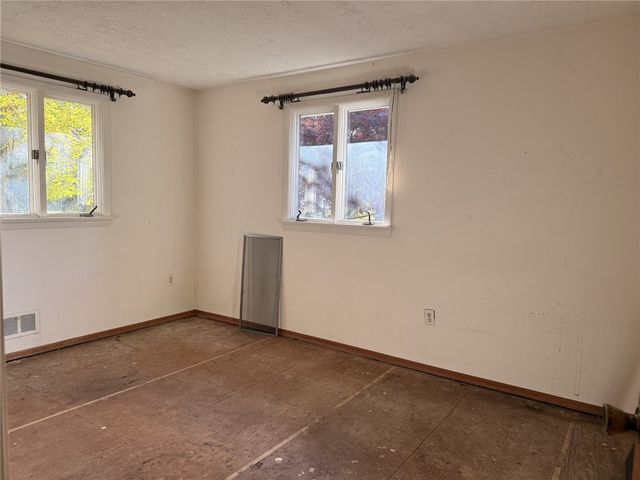 221 Rockway Drive, Greece, NY 14612