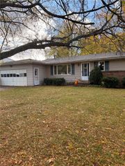 221 Rockway Drive, Greece, NY 14612