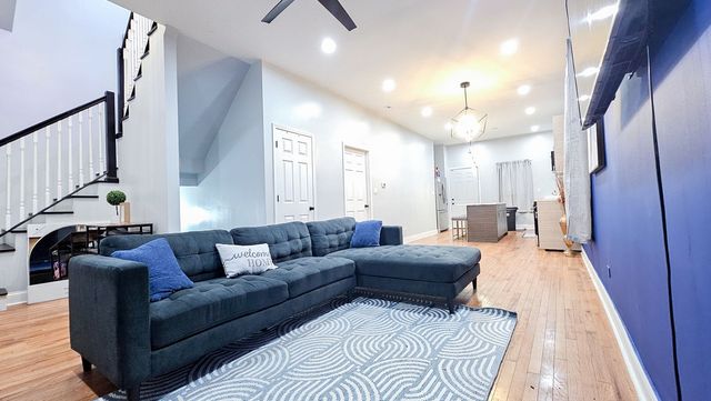 907 N Leamington Avenue, Chicago, IL 60651