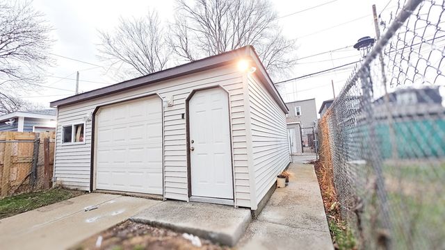 907 N Leamington Avenue, Chicago, IL 60651