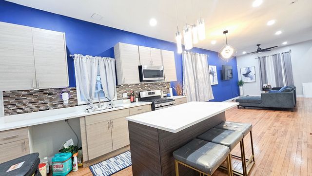 907 N Leamington Avenue, Chicago, IL 60651