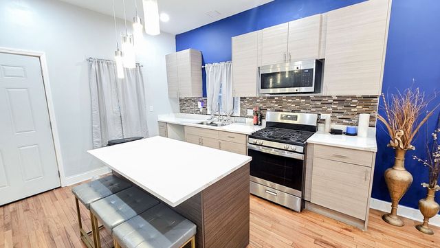 907 N Leamington Avenue, Chicago, IL 60651