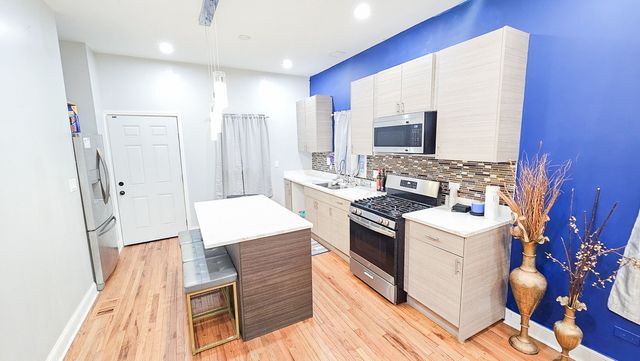 907 N Leamington Avenue, Chicago, IL 60651