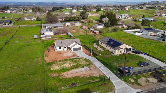 2775 Village Dr, Ione, CA 95640
