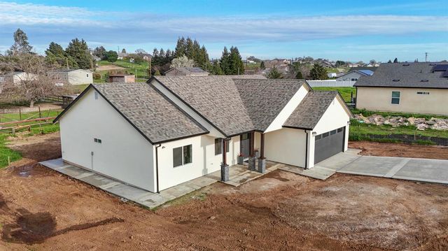 2775 Village Dr, Ione, CA 95640