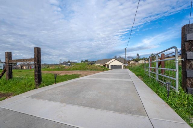 2775 Village Dr, Ione, CA 95640