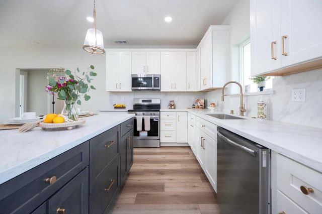 2775 Village Dr, Ione, CA 95640