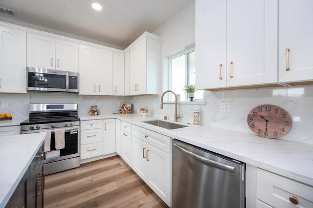 2775 Village Dr, Ione, CA 95640