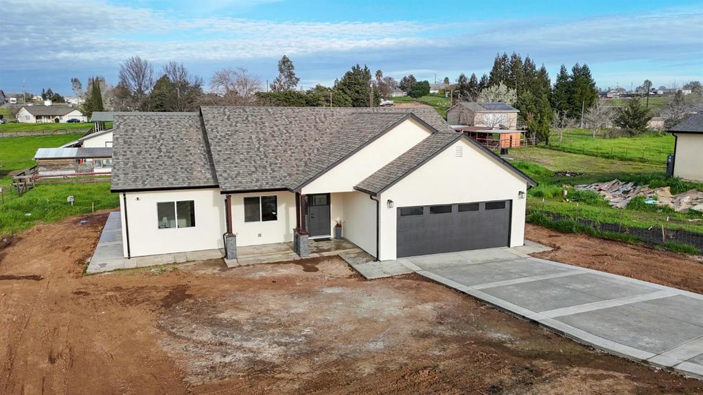 2775 Village Dr, Ione, CA 95640