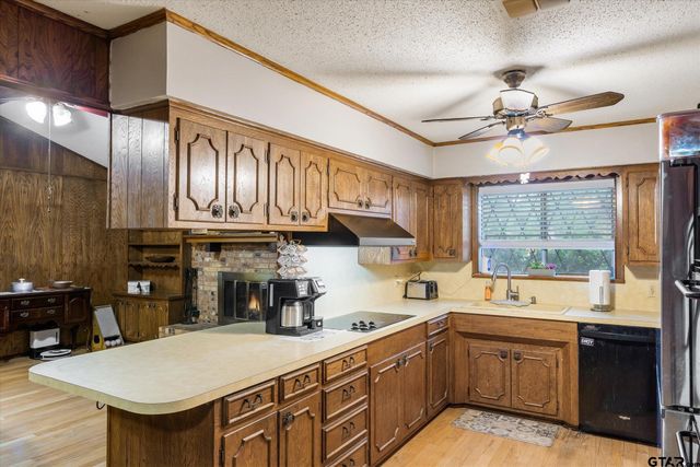 529 Woodside Dr, Hideaway, TX 75771