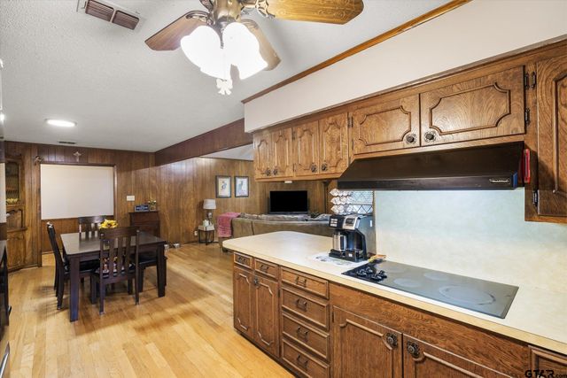 529 Woodside Dr, Hideaway, TX 75771