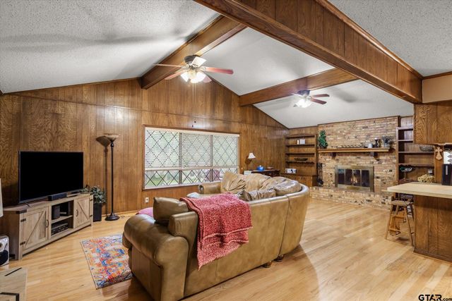 529 Woodside Dr, Hideaway, TX 75771