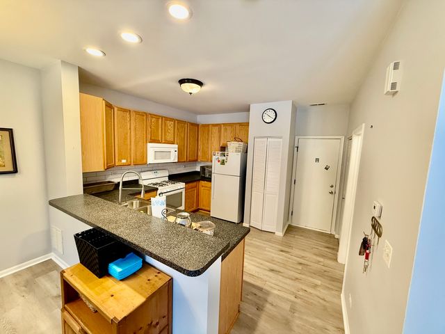 303 Springbrook Trail S, Oswego, IL 60543