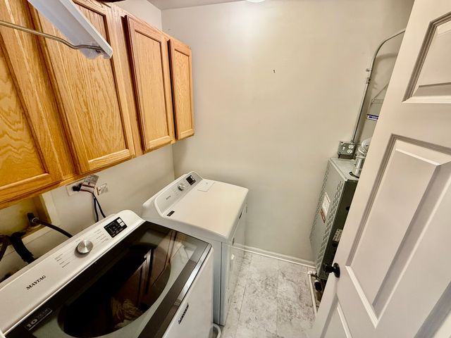 303 Springbrook Trail S, Oswego, IL 60543