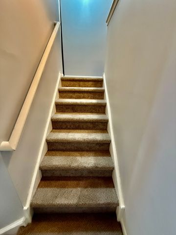 303 Springbrook Trail S, Oswego, IL 60543