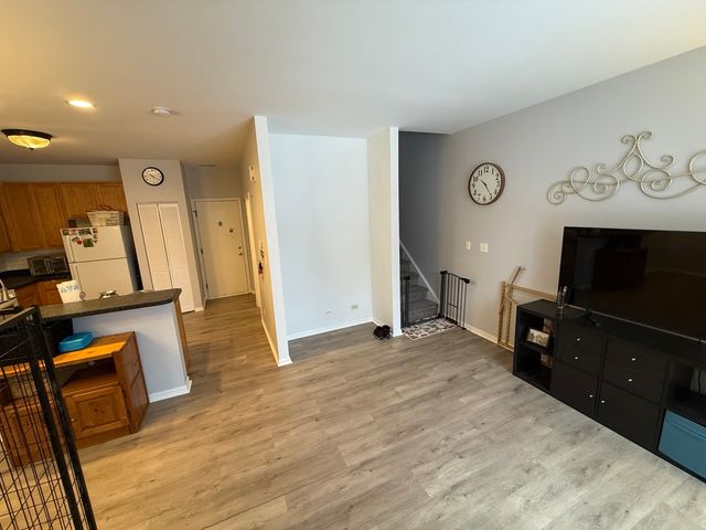 303 Springbrook Trail S, Oswego, IL 60543