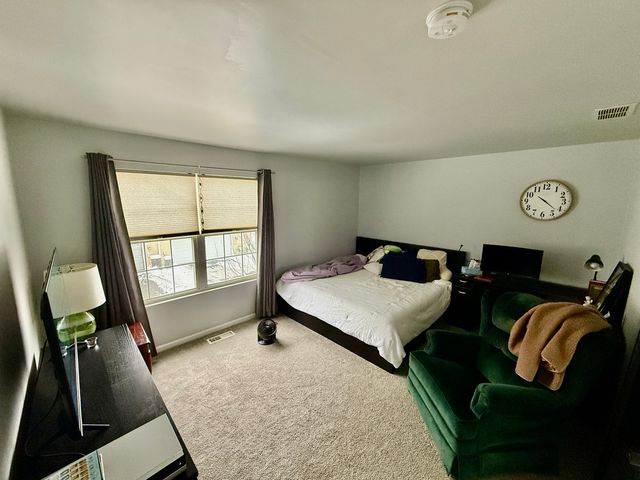 303 Springbrook Trail S, Oswego, IL 60543