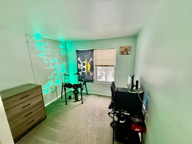 303 Springbrook Trail S, Oswego, IL 60543