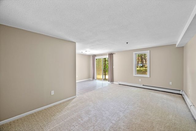 68 Lantern Ln 7, Dracut, MA 01826