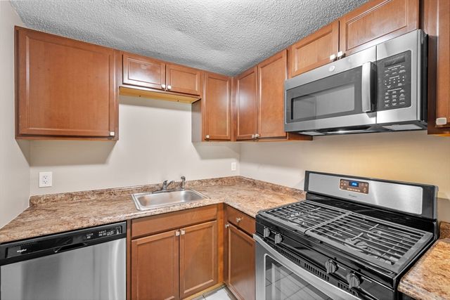 68 Lantern Ln 7, Dracut, MA 01826