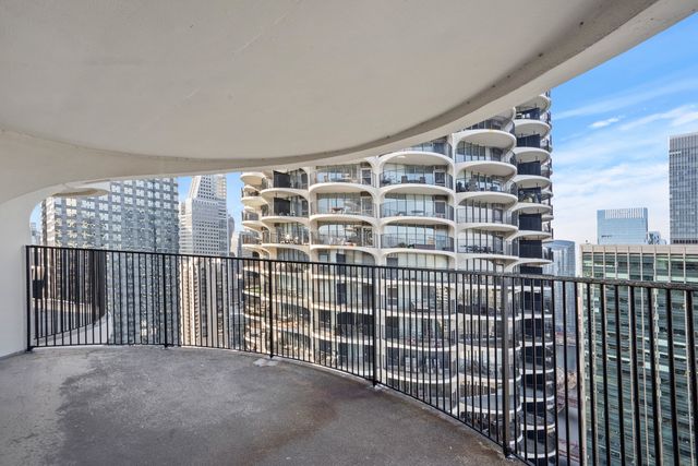 300 N State Street 5225, Chicago, IL 60654