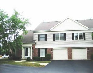1933 N CHARTER POINT Drive, Arlington Heights, IL 60004
