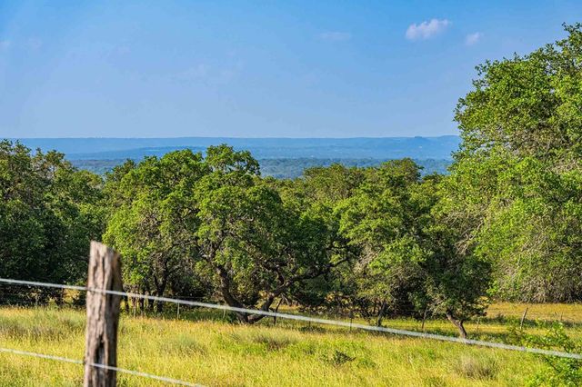 38 Seewald Rd, Boerne, TX 78006
