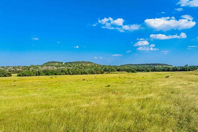 38 Seewald Rd, Boerne, TX 78006