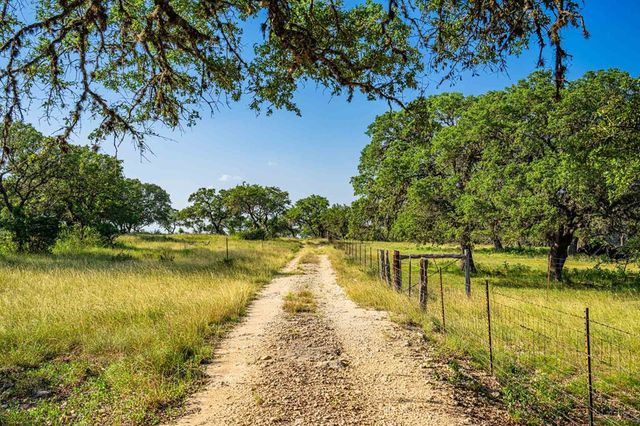 38 Seewald Rd, Boerne, TX 78006