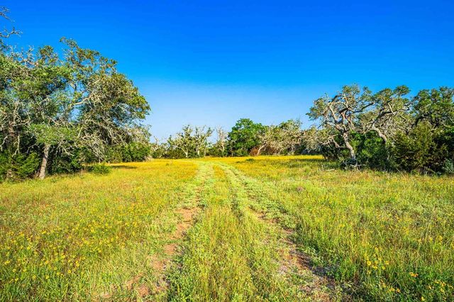 38 Seewald Rd, Boerne, TX 78006
