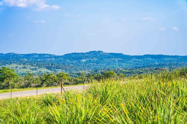 38 Seewald Rd, Boerne, TX 78006