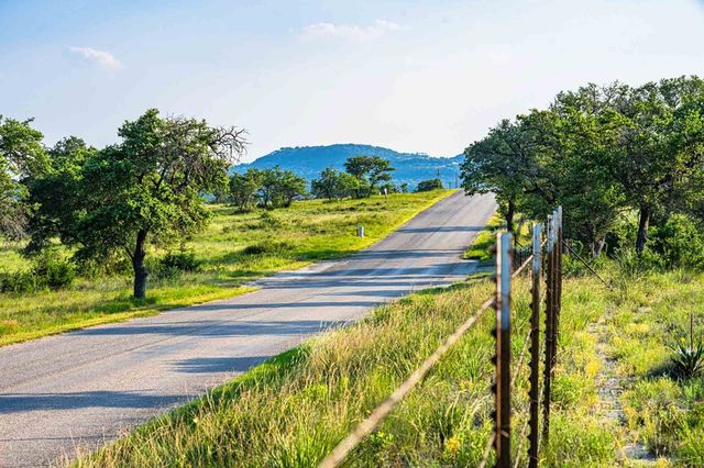 38 Seewald Rd, Boerne, TX 78006