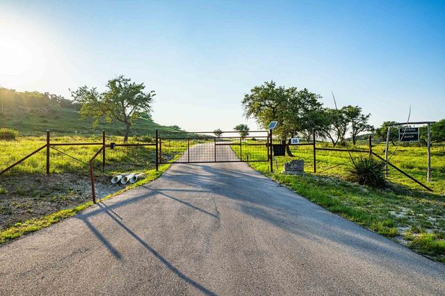 38 Seewald Rd, Boerne, TX 78006