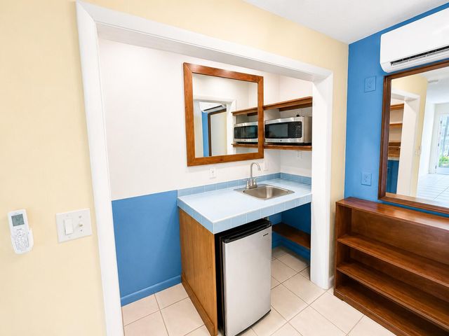 736 - 738 NE 36th Street, Oakland Park, FL 33334