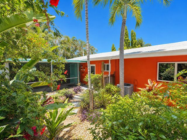 736 - 738 NE 36th Street, Oakland Park, FL 33334