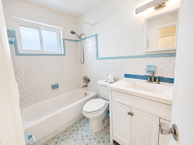 736 - 738 NE 36th Street, Oakland Park, FL 33334