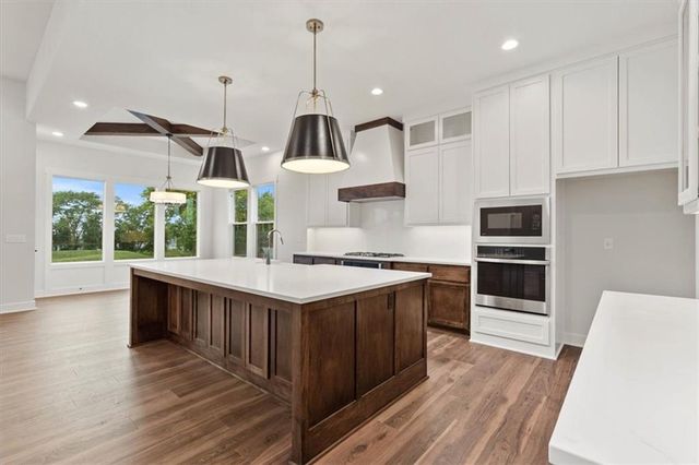 13458 Terrace Park Drive, Parkville, MO 64152