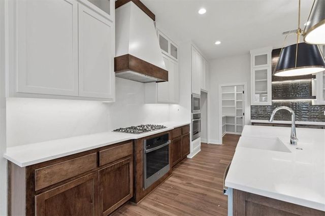 13458 Terrace Park Drive, Parkville, MO 64152